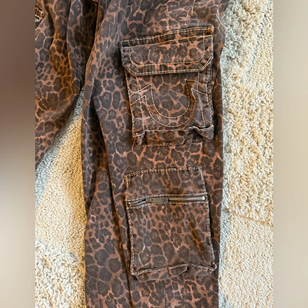 True Religion Brown Leopard Print Women Jeans - Picture 6 of 8